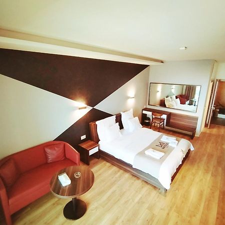Mateus Hotel & Pool Jounieh Exterior photo
