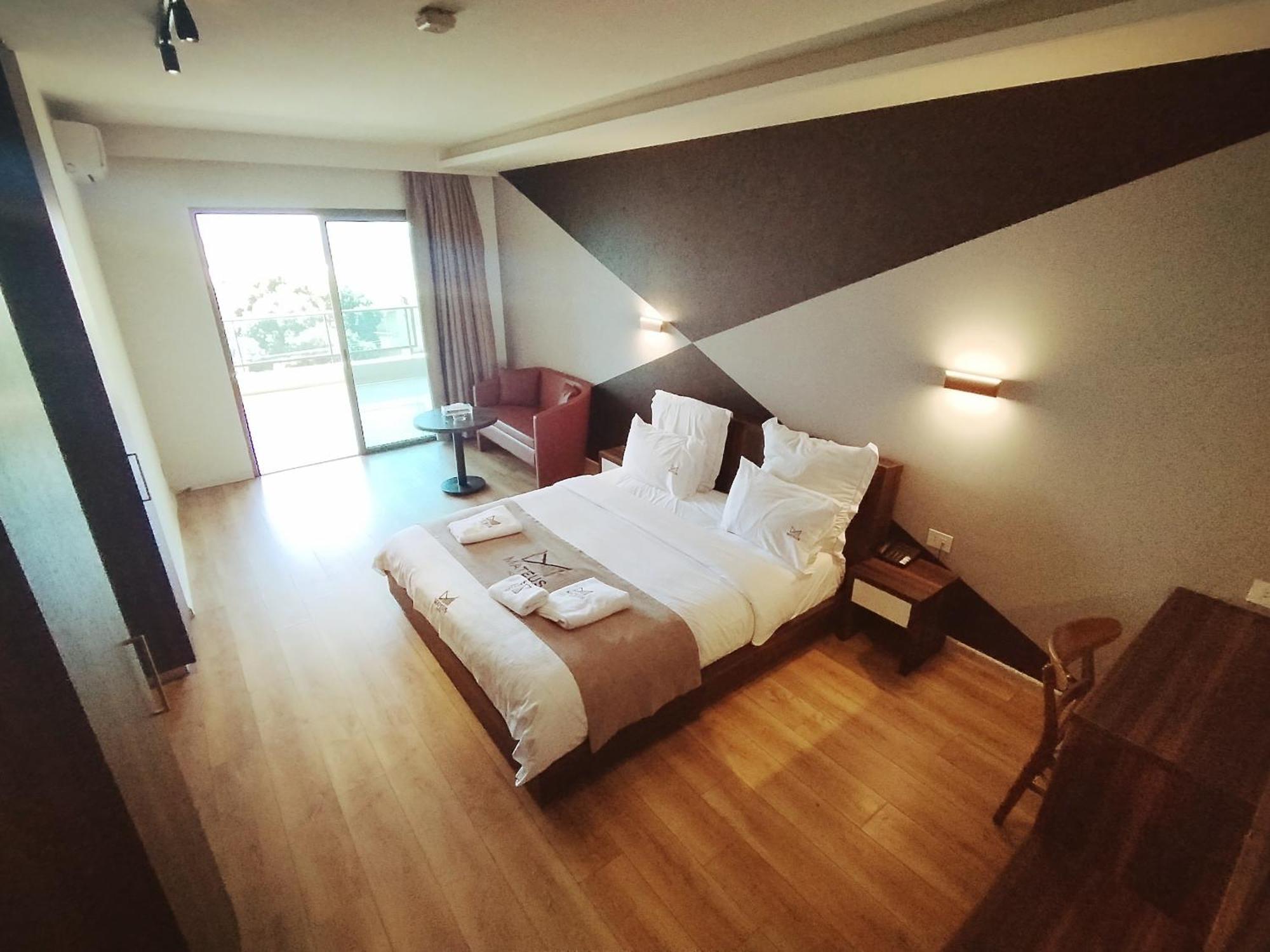 Mateus Hotel & Pool Jounieh Exterior photo