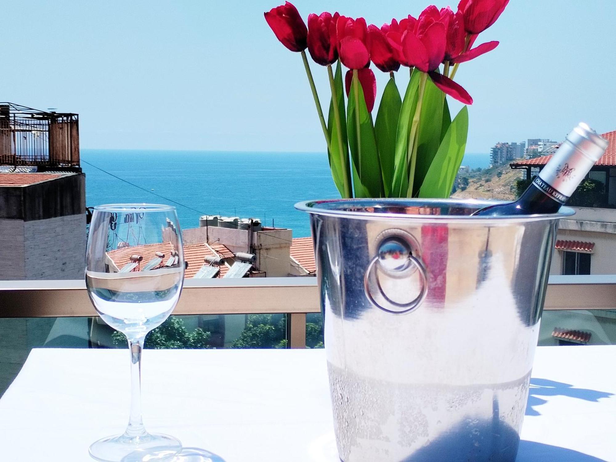 Mateus Hotel & Pool Jounieh Exterior photo