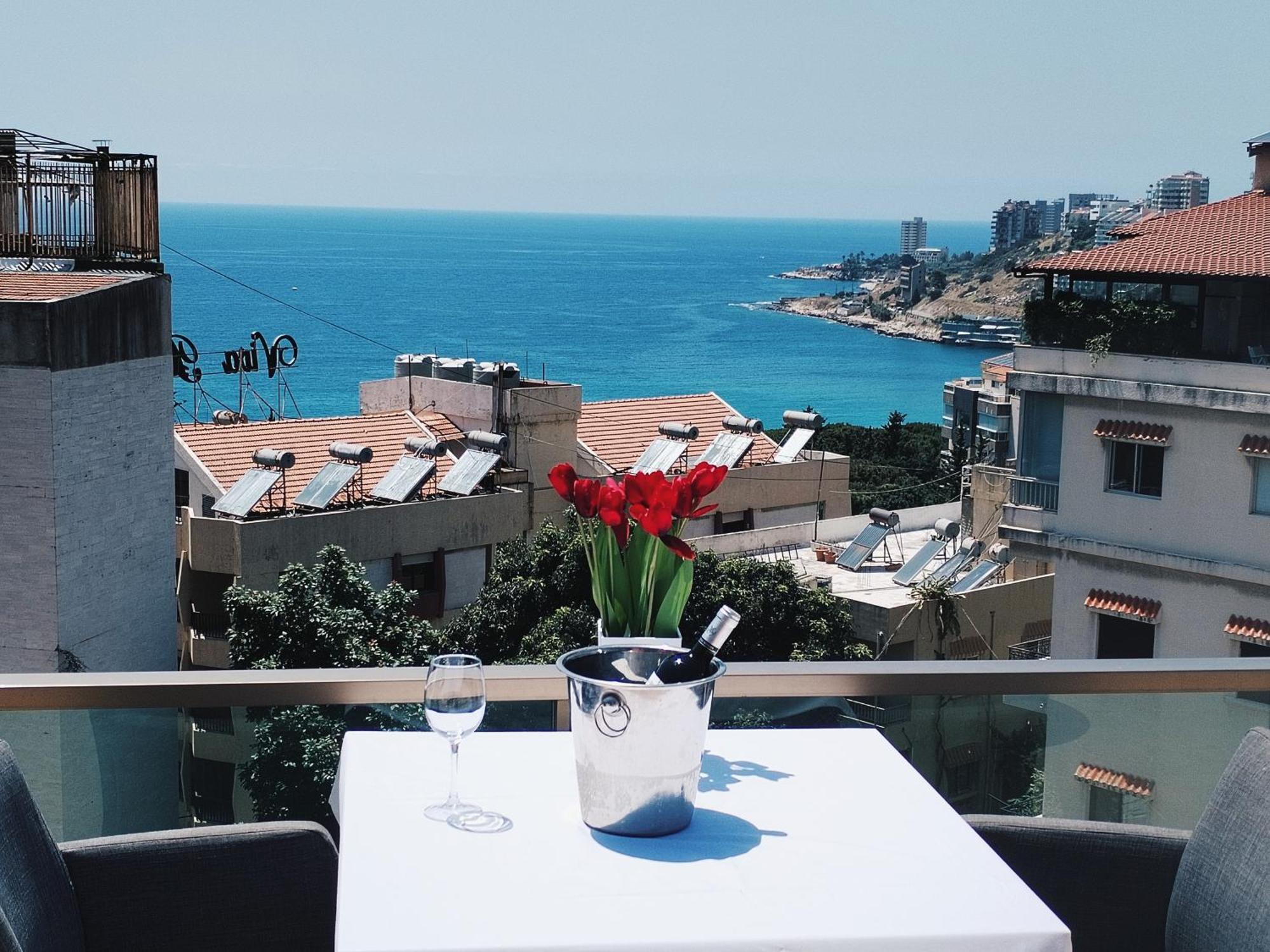 Mateus Hotel & Pool Jounieh Exterior photo